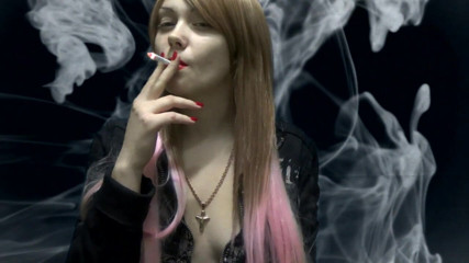 Goddess Misha Goldy: Un sacco di fumo qui