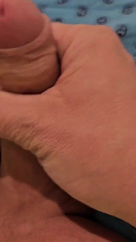 Si masturba il cazzo da vicino