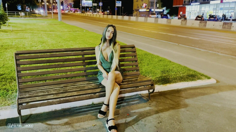 SweetButtocks: Am decis să arăt tuturor farmecele mele chiar pe stradă