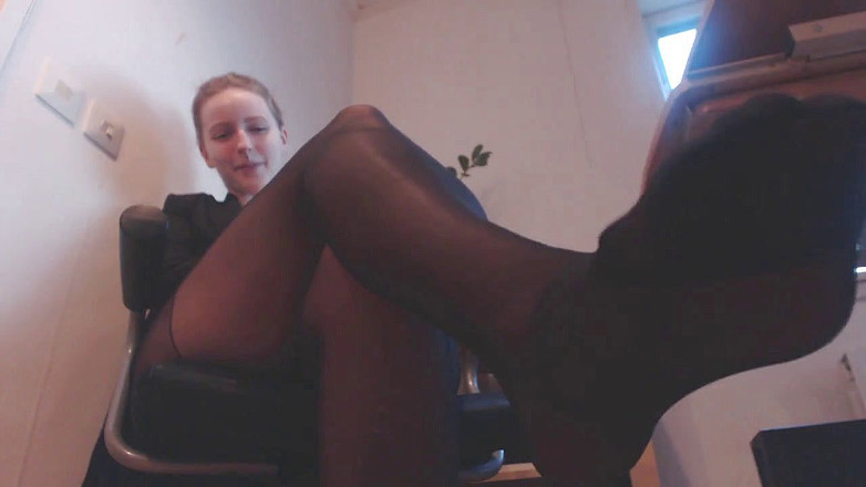 KissMyHips: (Jerry è usanza) Ti corrompendo i miei piedi