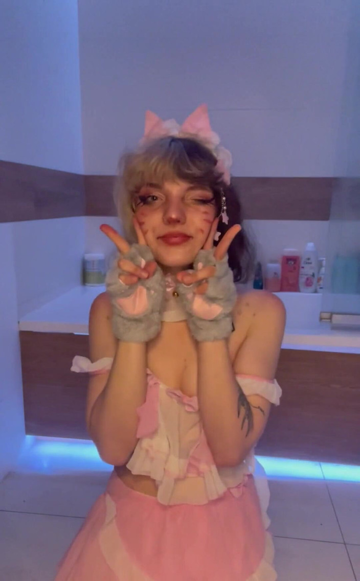 Soft Vulgar: かわいいティーンショートビデオ