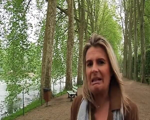 Planete Francaise: Sarışın Fransız orta yaşlı seksi kadın birkaç yarak emme seansı...
