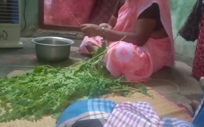 Priyanka314: घर का काम करने वाली आंटी स्तन दबा रही है