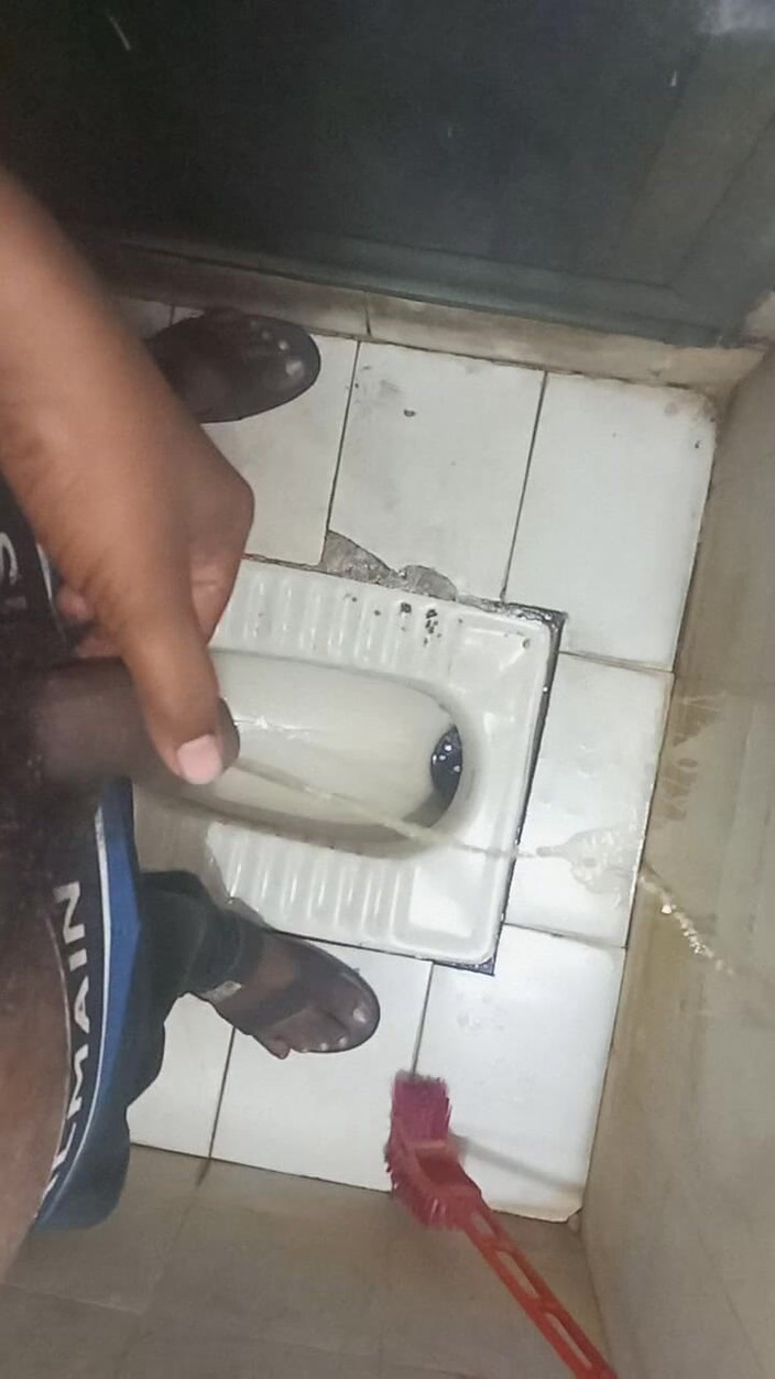 Fucking my wife: Il ragazzo indiano si masturba in bagno