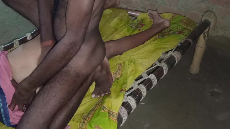 Treblsex: Une bhabhi desi se fait sodomiser, hindi