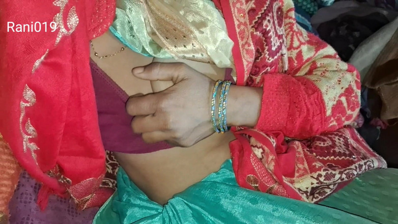 Rakesh: Une bhabhi se fait uriner sur le terrain