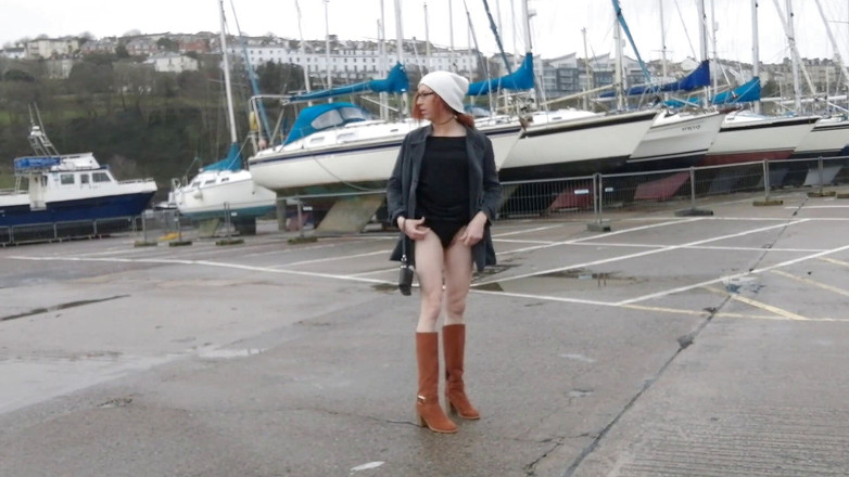 The Midnight Minx: Câu lạc bộ du thuyền, sục cu trên xe hơi, đèn...