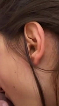 Teen brünette mit kleinen titten wird gefickt