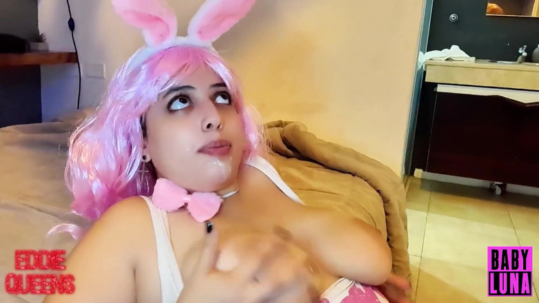 Babyluna939: Gamer bunny saudara tiri meminjamkan memeknya padaku dengan imbalan permainanku