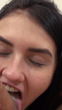 114 - 1 kotě šuká pro creampie