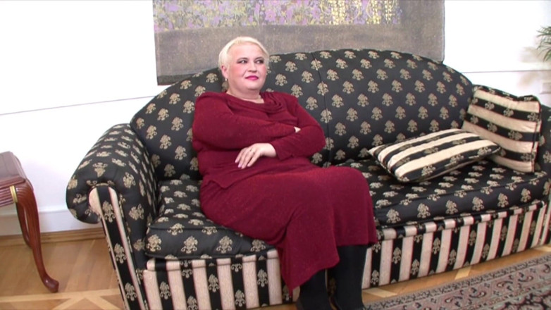 Moms N' Grannies: Fat lady gets facialed by 2 dicks