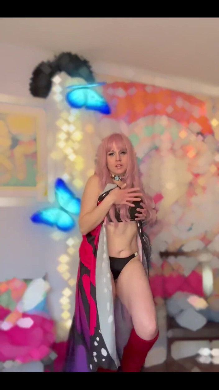 Suzy Wylde: Orta yaşlı seksi kadın dans ediyor!