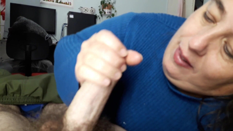 Kasal30br: POV My BBW wife sucks my dick until I fill...