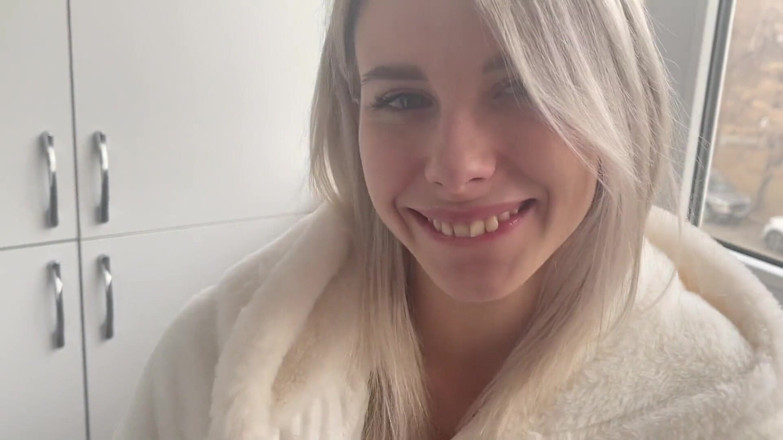 Vik1one: A Rainha do Boquete Vik1one mostra um boquete legal