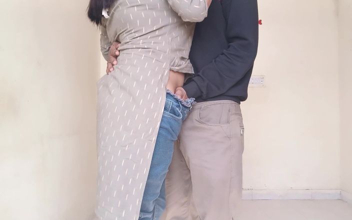 Your Priya DiDi: Hete sexy schattige stiefzus op heterdaad betrapt terwijl ze naaktvideo...