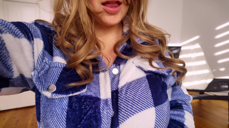 Mrs Wetslavs: Mollige MILF reitet dildo. Dicke hüpfende titten.