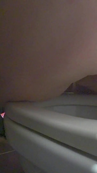 Cámara En El Aseo De La Casa. MILF Madura Con Un Gran Culo Y Un Coño Peludo Orina. Asmr Amateur Con Murmullo De Orina.