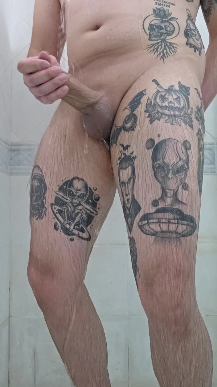 Lkdick8: गोल-मटोल शॉवर में झटके मारते हुए पकड़ा गया था