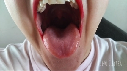 The Antichristrix: Obryně Red Lips Is Hladová pro tebe POV