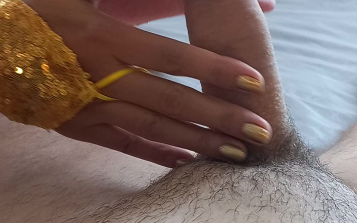 Handjob Passion: De Ultieme Aziatische Gouden Aftrekbeurt - Sprankelend Goud Nagels &amp; Armhulzen Lang...