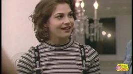 四个女孩玩女同派对，玩弄她们的性感玩具