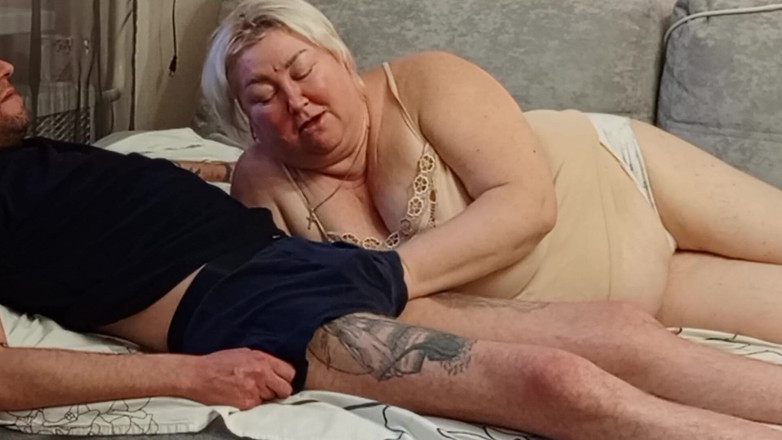 Zona901: Doyumsuz üvey anne yarak emiyor ve döl yutuyor