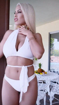 Bridgette B milf cu țâțe mari video porno