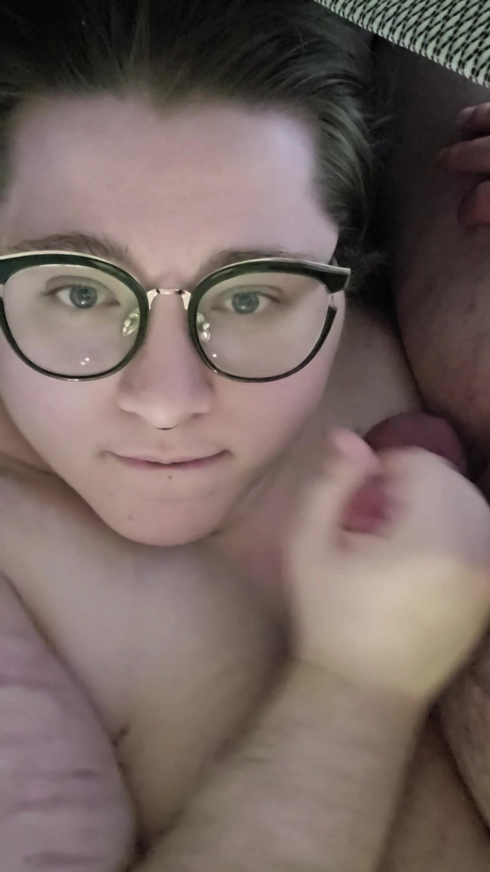 puppyrolls: Recibiendo una buena y caliente corrida en mi cara!