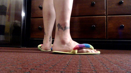 Abby Anna: 360' vista solas maduras pés flipflops