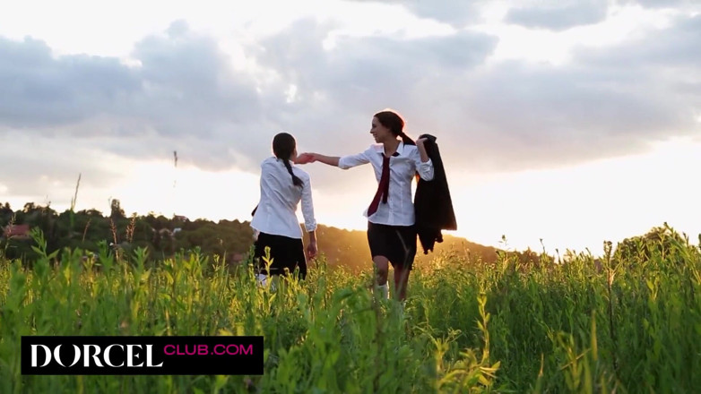 Dorcel Club: Trio da sogno con due splendide brune