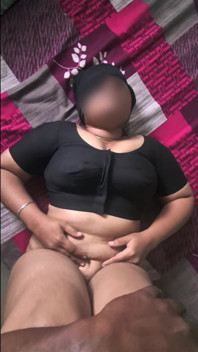 Sexy Desi Housewife in Black Blouse Hard Fucked & Pussy Creampied