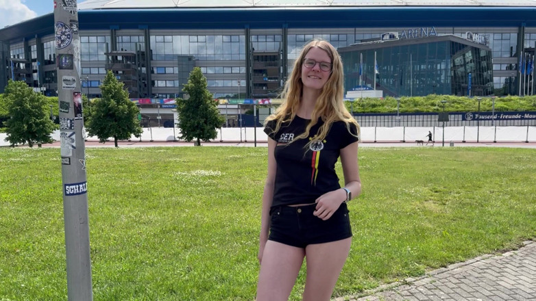 Bikergirl_97: Подросток брызгает для команды!