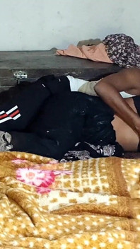 Wanita desi India sebenar kali pertama pepek ketat xxx dengan teman lelakinya. Audio Hindi.