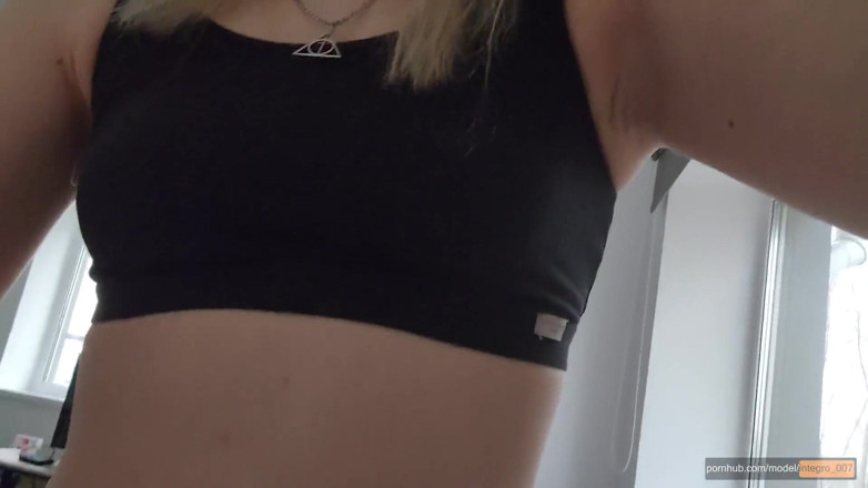 Stacy Starando: Femdom! Můj nevlastní bratr-kunda slouží mé kundičce a já stříkám...