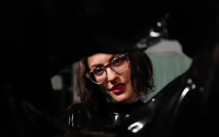 Countess diamond: 被关在乳胶袋 第一人称视角