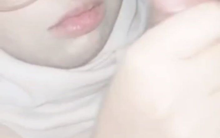 Jilbab69: Mi esposa hijab está cachonda y quiere follar hasta que...