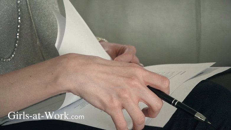 Girls At Work: Un'avvocato che si prende cura del suo cliente
