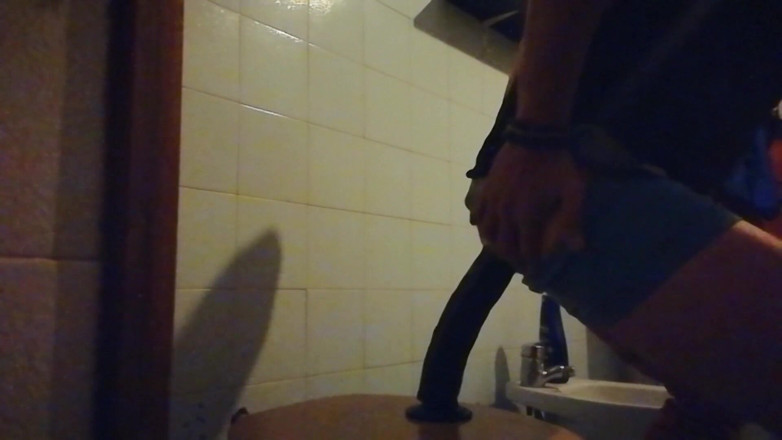 Culopeke: Lui si diverte con il suo ragazzo e viene in...