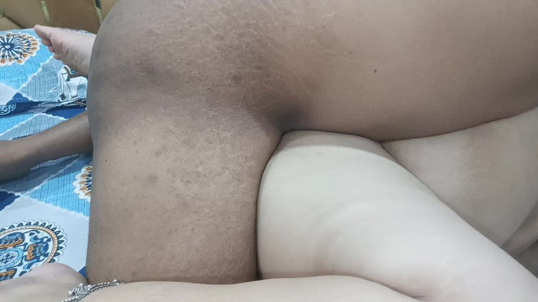 Catchybusty: Desi lup tetičky při hardcore sexu se svým nevlastním synem