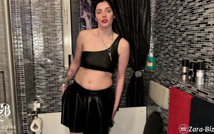 Zara Bizarr: Pissar på toaletten