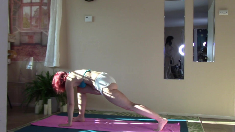 Aurora Willows: Angel pose et poumon avant