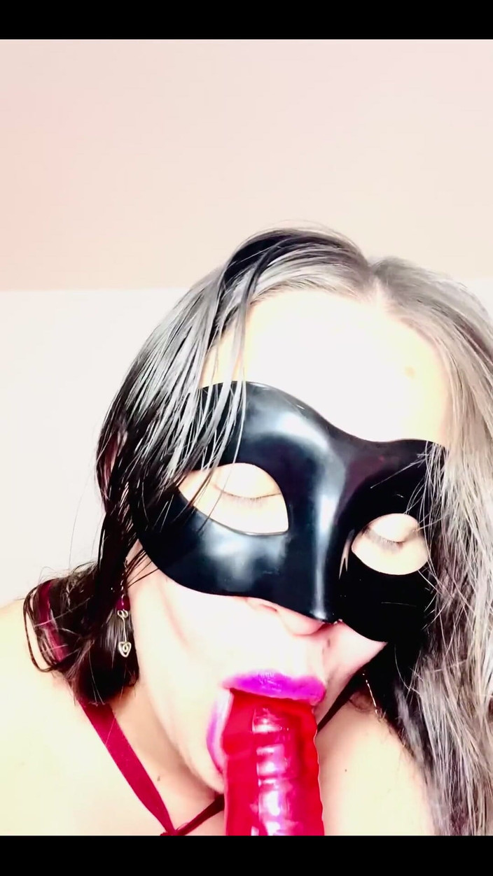 Valery Saenz xxx: Donna colombiana con zoccolo di cammello gigante si masturba per...