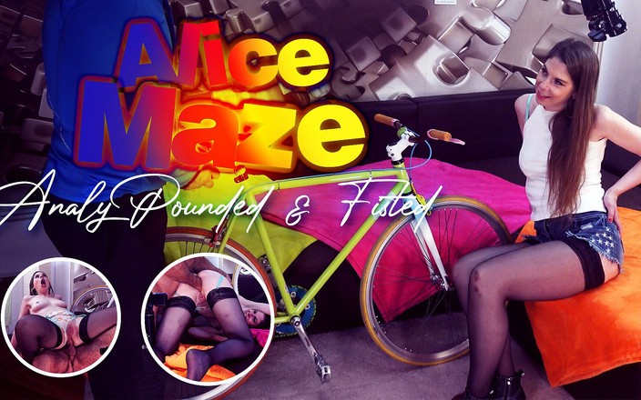 Mugur's world VR: Štíhlá brunetka Alice Maze dostane fisting a napumpovaný zadek