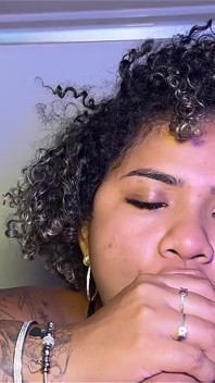 Toda vez que eu chegar em casa é a mesma coisa, ela quer leite na boca