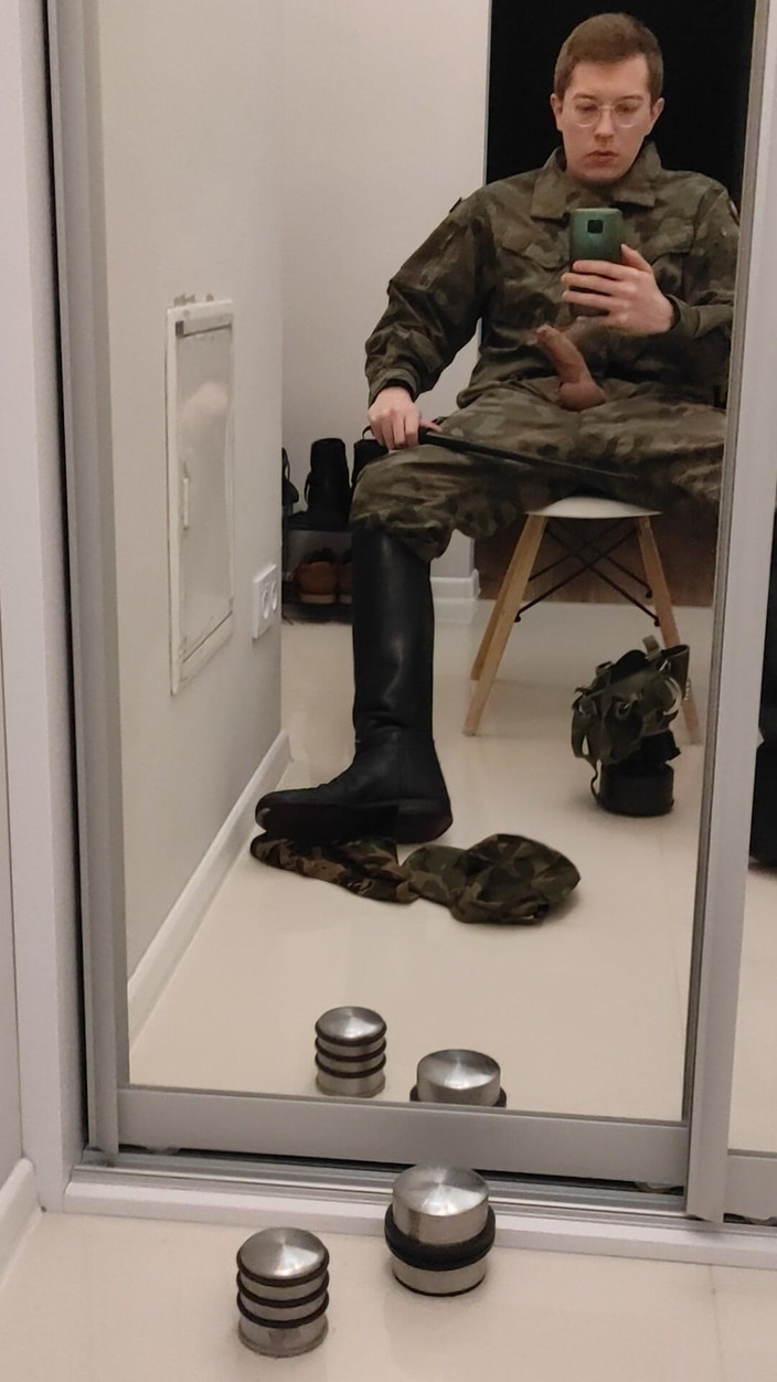 Gayfucker25: Soldado se masturba em Military Officers 2