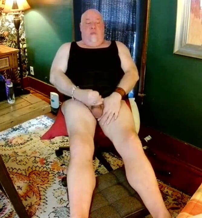 beardaddychub: Bearstepdaddychub Jerks and Talks off Hot Fan!