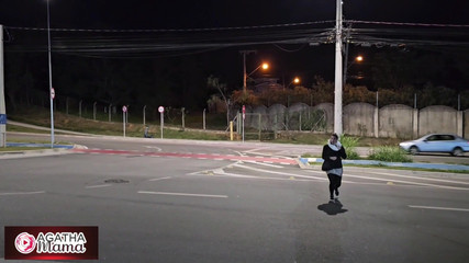 Agatha Mama: Agatha Mama trong một MILF, giữa giấc mơ và hoảng...