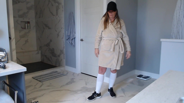 KimitheMilfMommy: Bust a Move- by Request