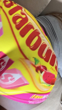 Saya dikongkek dan dipancut dalam melalui seluar pendek starburst ketat saya