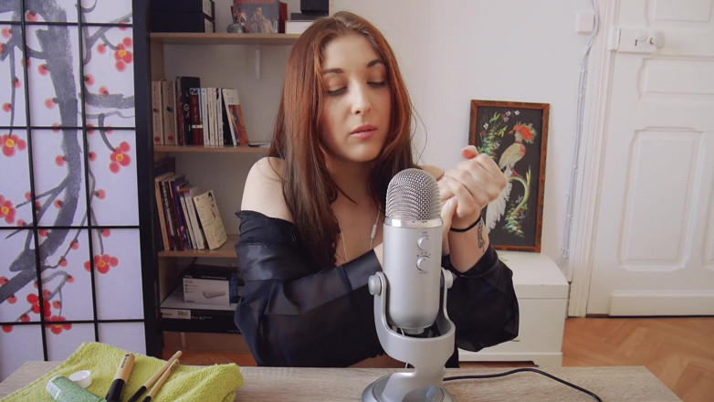 Madelaine_Rousset: Erotic ASMR - Wake up with me